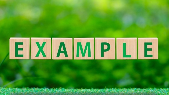 ChatGPTによる例文のイメージ画像です。緑の背景に「EXAMPLE」と書かれています。